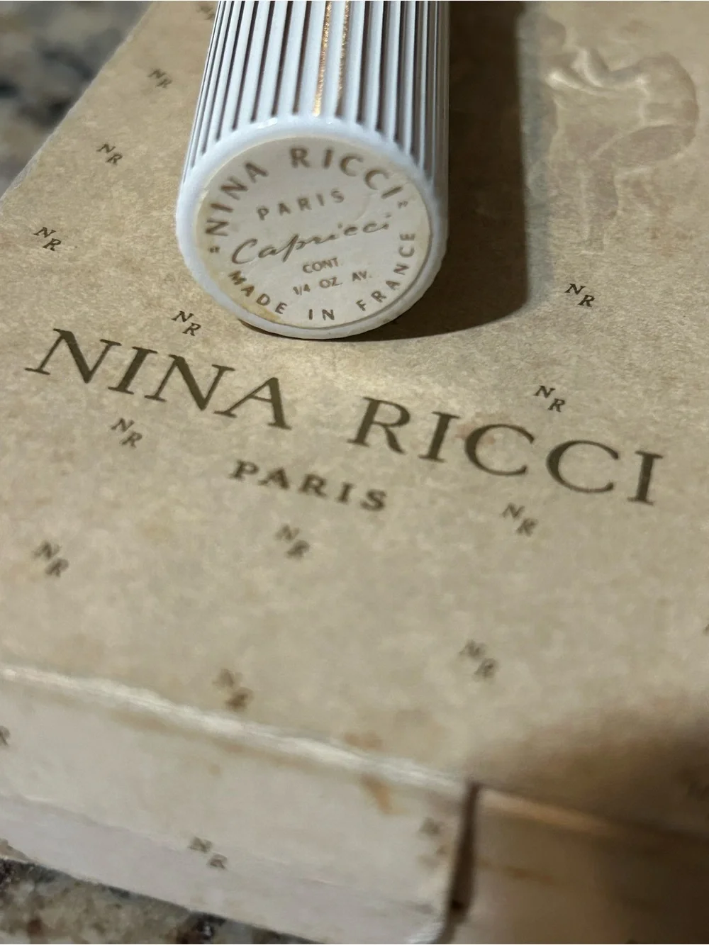 Vintage Nina Ricci White and Gold Ribbed empty bottle purse atomizer
